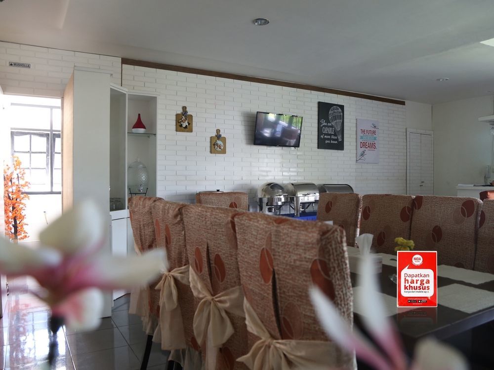 Hotel Mangga Dua Макасар Экстерьер фото