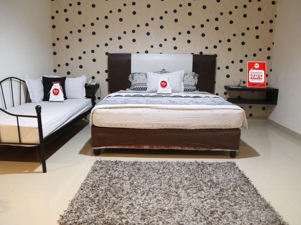 Hotel Mangga Dua Макасар Экстерьер фото