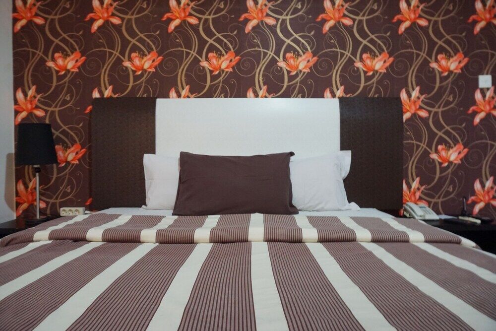 Hotel Mangga Dua Макасар Экстерьер фото