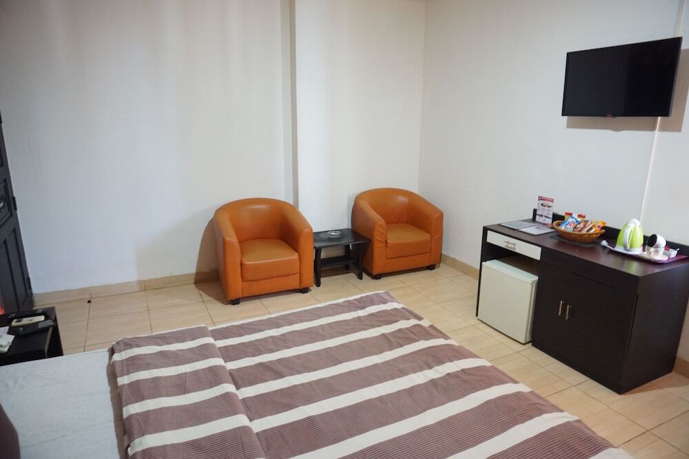 Hotel Mangga Dua Макасар Экстерьер фото